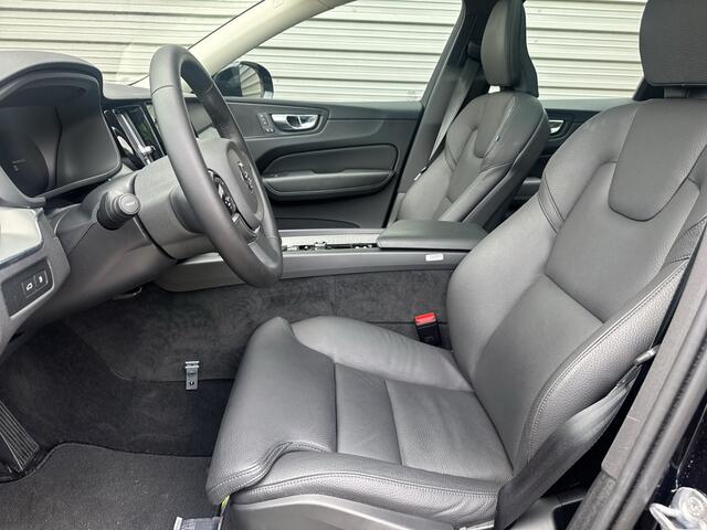 Volvo XC60 2.0 T6 Plug-in hybrid AWD Plus Dark / 360° Camera / Draadloos telefoon opladen / Trekhaak Semi Elektrisch /
