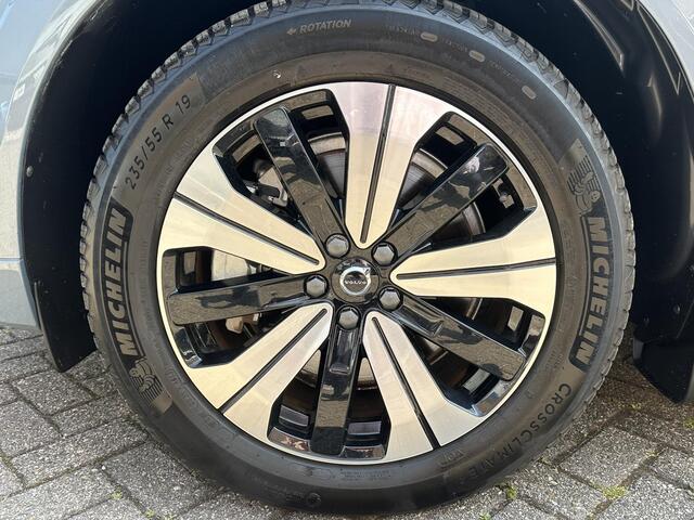 Volvo XC60 2.0 T6 Plug-in hybrid AWD Plus Dark Pano. dak / Verwarmde stoelen / Harman Kardon / Elek. verstelbare stoelen / Verwarmde stoelen /