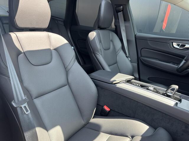 Volvo XC60 2.0 T6 Plug-in hybrid AWD Plus Dark Pano. dak / Verwarmde stoelen / Harman Kardon / Elek. verstelbare stoelen / Verwarmde stoelen /