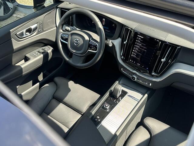 Volvo XC60 2.0 T6 Plug-in hybrid AWD Plus Dark Pano. dak / Verwarmde stoelen / Harman Kardon / Elek. verstelbare stoelen / Verwarmde stoelen /