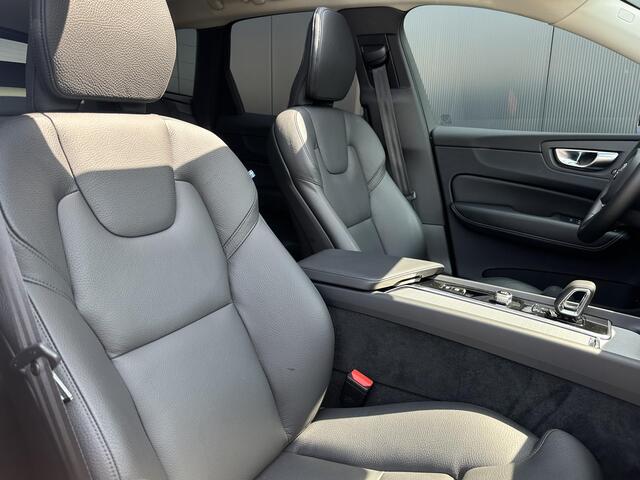 Volvo XC60 2.0 T6 Plug-in hybrid AWD Plus Dark Pano. dak / Verwarmde stoelen / 360 camera / Harman Kardon / Elek. verstelbare stoelen / Verwarmde stoelen /