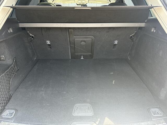 Volvo XC60 2.0 T6 Plug-in hybrid AWD Plus Dark Pano. dak / Verwarmde stoelen / 360 camera / Harman Kardon / Elek. verstelbare stoelen / Verwarmde stoelen /