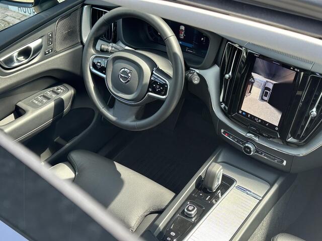 Volvo XC60 2.0 T6 Plug-in hybrid AWD Plus Dark Pano. dak / Verwarmde stoelen / 360 camera / Harman Kardon / Elek. verstelbare stoelen / Verwarmde stoelen /