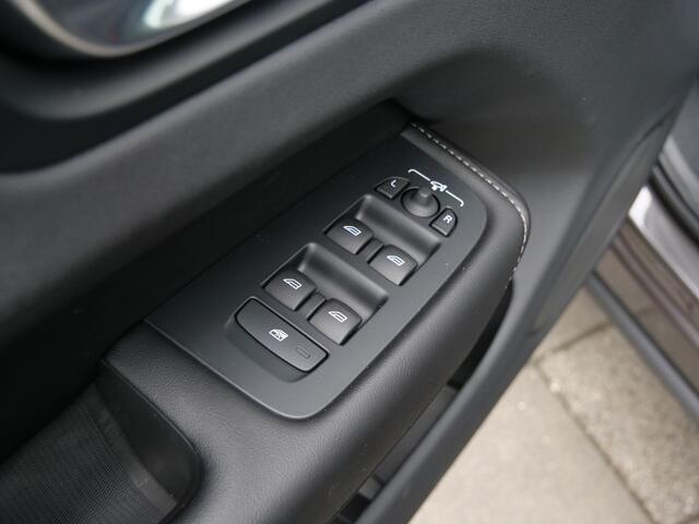Volvo XC60 2.0 T8 390pk PHEV AWD Inscription Exclusive Automaat Trekhaak / Stoelkoeling / Schuifdak / Camera