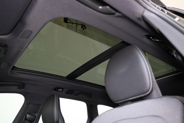 Volvo XC60 T6 Recharge AWD Plus Black Edition - LONG RANGE - Panorama/schuifdak - IntelliSafe Assist & Surround - Parkeercamera achter - Verwarmde voorstoelen, stuur & achterbank - Parkeersensoren voor & achter - Elektr. bedienb. voorstoelen met geheugen - Draadloze