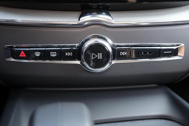Volvo XC60 T8 Recharge AWD Plus Bright - LONG RANGE - Panorama/schuifdak - IntelliSafe Assist & Surround - 360º Camera - Verwarmde voorstoelen, stuur & achterbank - Parkeersensoren voor & achter - Elektr. bedienb. voorstoelen met geheugen - Draadloze tel. lader - Ex