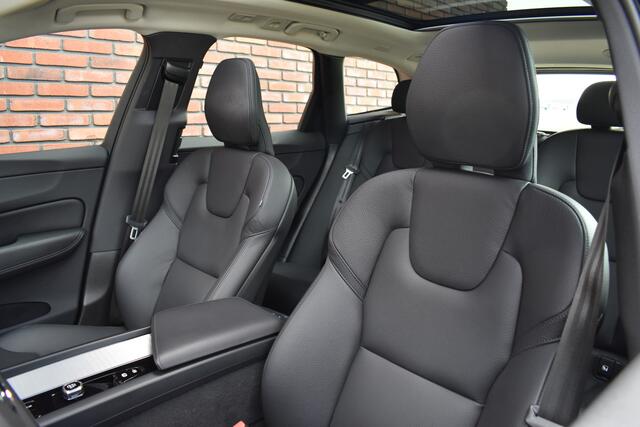 Volvo XC60 T6 350PK Plug-in hybrid AWD Ultra Dark | 360 Camera | Trekhaak | 20'' |