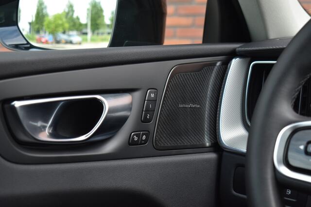 Volvo XC60 T6 350PK Plug-in hybrid AWD Ultra Dark | 360 Camera | Trekhaak | 20'' |