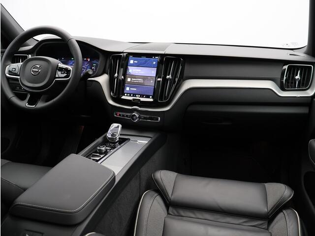 Volvo XC60 2.0 T6 Plug-in hybrid AWD Ultra Black Edition / Trekhaak / Head-up Display / 360 Camera / Harman Kardon / Panoramadak / Elektrische Stoelen / BLIS /