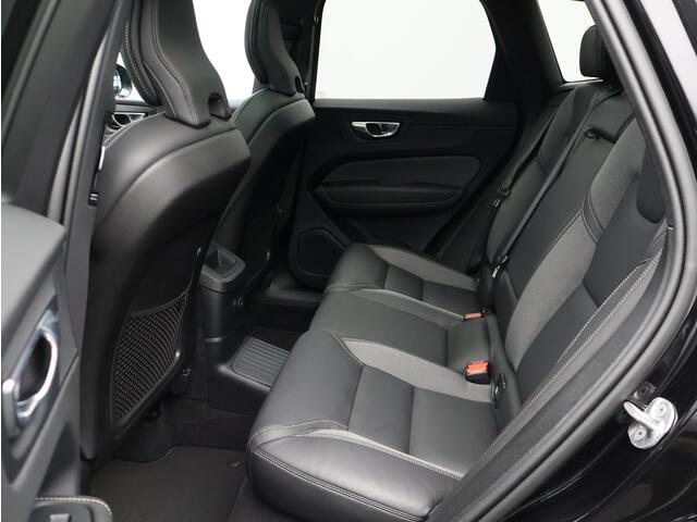 Volvo XC60 2.0 T6 Plug-in hybrid AWD Ultra Black Edition / Trekhaak / Head-up Display / 360 Camera / Harman Kardon / Panoramadak / Elektrische Stoelen / BLIS /