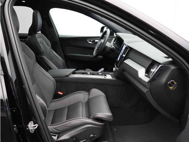 Volvo XC60 2.0 T6 Plug-in hybrid AWD Ultra Black Edition / Trekhaak / Head-up Display / 360 Camera / Harman Kardon / Panoramadak / Elektrische Stoelen / BLIS /