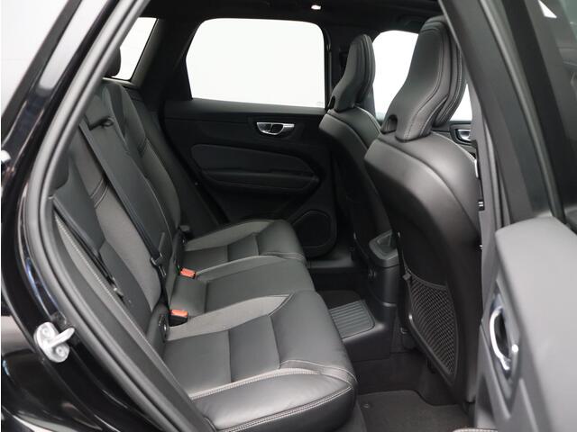 Volvo XC60 2.0 T6 Plug-in hybrid AWD Ultra Black Edition / Trekhaak / Head-up Display / 360 Camera / Harman Kardon / Panoramadak / Elektrische Stoelen / BLIS /