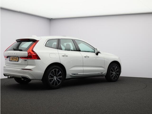 Volvo XC60 T5 AWD Inscription / Pan. dak / Trekhaak / Elektr. bed. stoel / CarPlay / Verwarmde Stoelen /