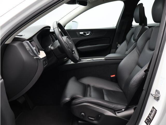 Volvo XC60 T5 AWD Inscription / Pan. dak / Trekhaak / Elektr. bed. stoel / CarPlay / Verwarmde Stoelen /
