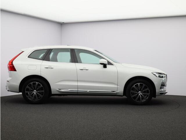 Volvo XC60 T5 AWD Inscription / Pan. dak / Trekhaak / Elektr. bed. stoel / CarPlay / Verwarmde Stoelen /