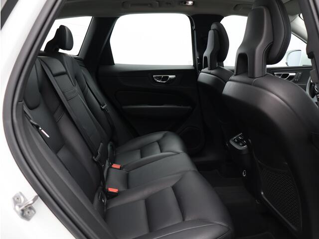 Volvo XC60 T5 AWD Inscription / Pan. dak / Trekhaak / Elektr. bed. stoel / CarPlay / Verwarmde Stoelen /