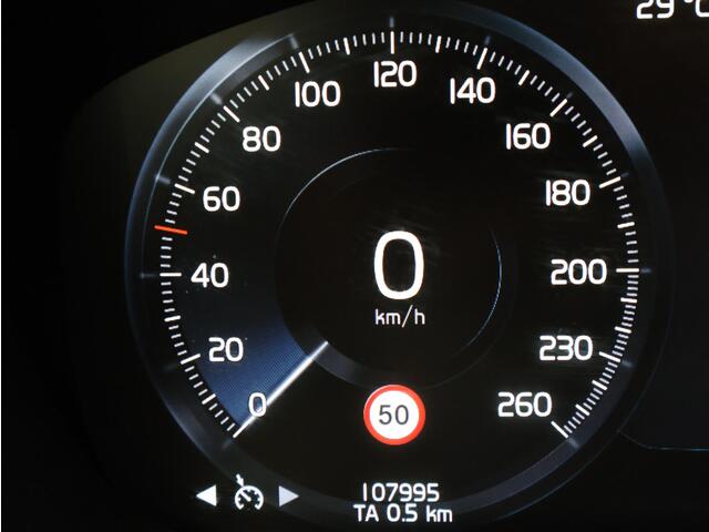 Volvo XC60 T5 AWD Inscription / Pan. dak / Trekhaak / Elektr. bed. stoel / CarPlay / Verwarmde Stoelen /