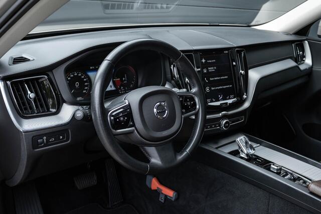 Volvo XC60 T8 Twin Engine AWD Inscription | Elektrisch panoramisch schuif-/kanteldak | Stoel- en stuurverwarming | Standkachel | Navigatie | Semi elektrische trekhaak