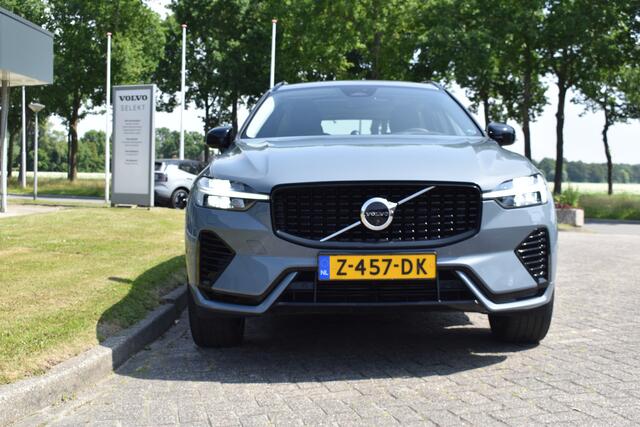 Volvo XC60 T6 350PK Plug-in hybrid AWD Ultimate Dark | B&W | HUD | Trekhaak | ACC | 360 Camera | Glazen dak | 20 "LMV
