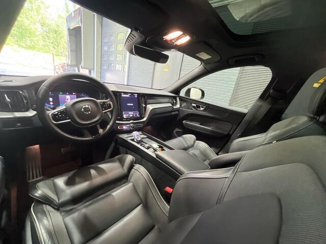 Volvo XC60 B5 Plus Dark | ACC | 360° Camera | 21 Inch | Trekhaak | Panoramadak | Stoel+Stuurverwarming
