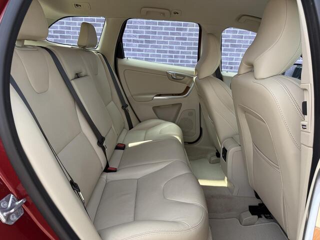 Volvo XC60 2.0 T5 FWD Polar+ | Standkachel | Blis | Adaptieve Cruise controle | Leder | Memory | Keyless entry | Camera |