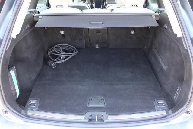 Volvo XC60 T8 Automaat Twin Engine AWD Inscription | Luchtvering | Head-Up | 360 Camera | Trekhaak | Verw. Voorstoelen & stuurwiel