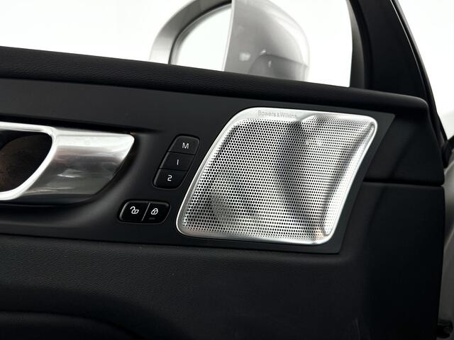 Volvo XC60 Recharge T6 Aut. AWD Ultimate Bright | Panoramadak | Head-up Display | Bowers & Wilkins | Luchtvering