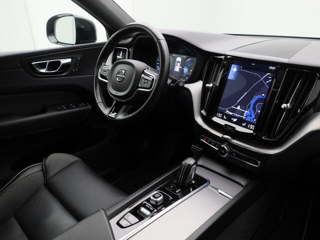 Volvo XC60 2.0 T8 Twin Engine AWD R-Design | PANO | 360° | HUD | ADAPTIVE | LUCHTVERING | STOELVERW. | TREKHAAK