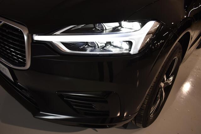 Volvo XC60 T8 390PK Automaat Recharge AWD R-Design Volvo XC60 T8 390PK Automaat Recharge AWD R-Design / Schuif-kanteldak / Standkachel / Road Sign Information / Cruise Control / 19" lichtmetalen velgen / Drive Mode Settings / Navigatie