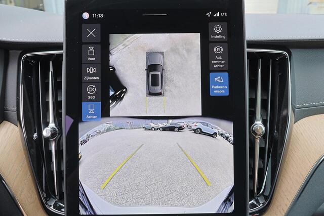 Volvo XC60 T8 Recharge AWD Ultra Dark - LONG RANGE - Panorama/schuifdak - IntelliSafe Assist & Surround - 360º Camera - Harman/Kardon audio - Adaptieve LED koplampen - Verwarmde voorstoelen, stuur & achterbank - Parkeersensoren voor & achter - Elektr. bedienb. voors
