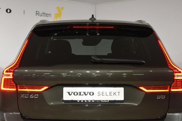 Volvo XC60 B5 250PK Momentum Exclusive / Navigatie / Adaptieve Cruisecontrol / 360 Camera / Head Up Display / Panorama Dak / LM Velgen /