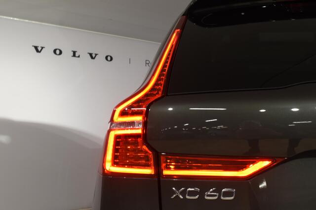 Volvo XC60 B5 250PK Momentum Exclusive / Navigatie / Adaptieve Cruisecontrol / 360 Camera / Head Up Display / Panorama Dak / LM Velgen /