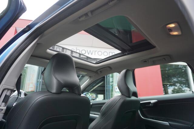 Volvo XC60 2.0 D4 FWD Polar+ | Automaat | Panoramadak | Leder | Camera | Trekhaak |