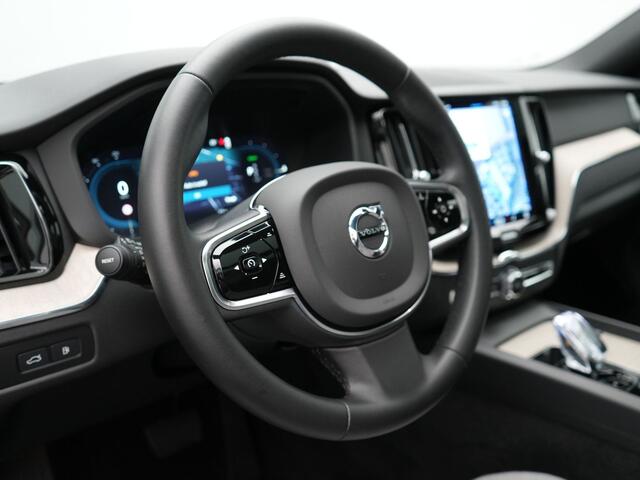 Volvo XC60 T6 AWD Plus Bright Plug In Hybrid Thunder Grey 340pk Long Range PHEV | Panodak | Tailored Wool Sportstoelen Memory | Adaptive Cruise | Google Assistant | Pilot Assist | Harman Kardon | 360 Camera | Stoel & Stuurverwarming |