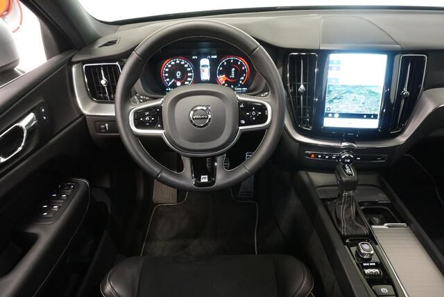 Volvo XC60 2.0 T5 R-Design Automaat Navigatie Camera BLIS Parkeer sensoren LED | 19" lichtmetalen velgen R Design
