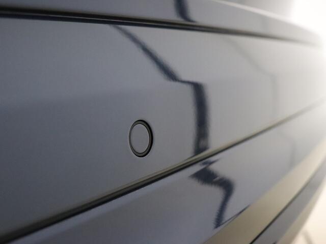 Volvo XC60 T6 350pk AWD Plus Dark / 360 camera / Panorama dak / Elektr. verstelbare stoelen / Inklapbare trekhaak /
