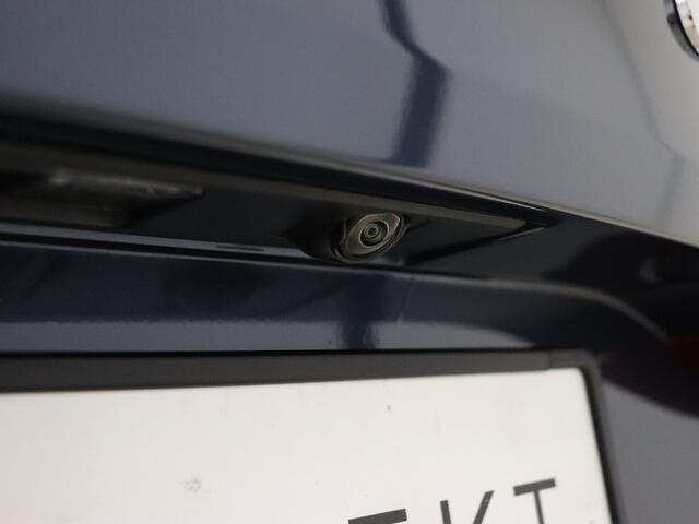 Volvo XC60 T6 350pk AWD Plus Dark / 360 camera / Panorama dak / Elektr. verstelbare stoelen / Inklapbare trekhaak /