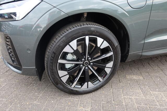 Volvo XC60 2.0 T6 Plug-in hybrid AWD 350PK Ultra Dark + Trehaak -NIEUW- 2025! Facelift