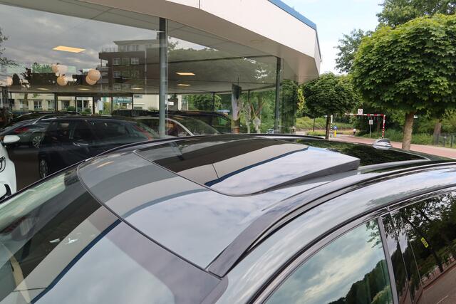 Volvo XC60 2.0 T6 Plug-in hybrid AWD 350PK Ultra Dark + Trehaak -NIEUW- 2025! Facelift