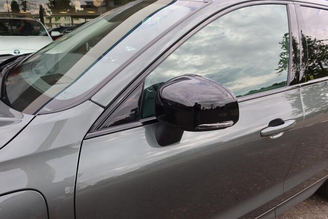 Volvo XC60 2.0 T6 Plug-in hybrid AWD 350PK Ultra Dark + Trehaak -NIEUW- 2025! Facelift