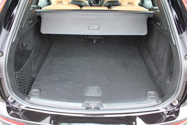 Volvo XC60 B5 Automaat Momentum Pro | Trekhaak | Adapt. Cruise | Camera | El. Achterklep | Blis