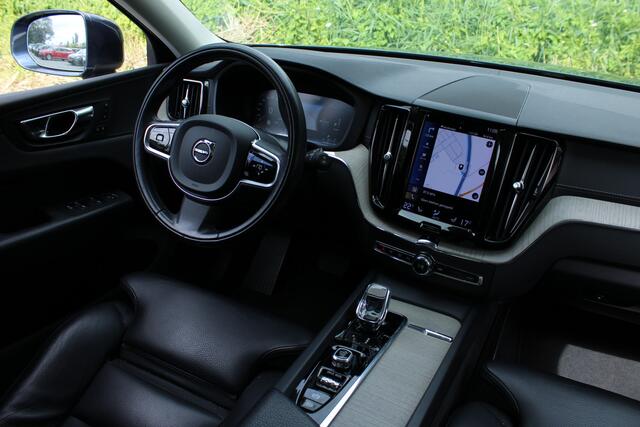 Volvo XC60 2.0L AWD T8 PHEV MOMENTUM PRO PANO | LEDER | CAMERA