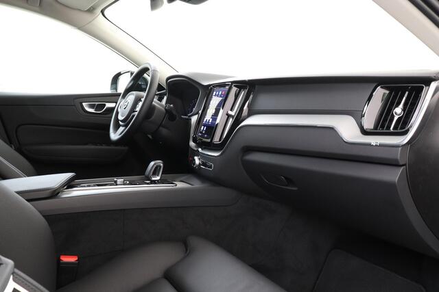 Volvo XC60 T8 PLUG-IN HYBRID ULTRA DARK [MY25] -PANO.DAK|LUCHTVERING|21"|TREKHAAK|360°CAM|POWER-SEATS|HEAD-UP DISP.
