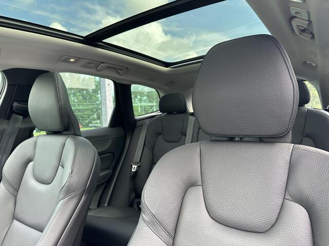 Volvo XC60 2.0 T6 Plug-in hybrid AWD Plus Dark Hybrid, Automaat, Panoramadak, Trekhaak semi elektrisch, 21 inch wielen, Stoelverwarming, Extra getinte ramen