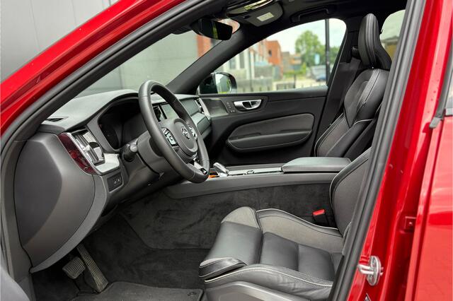 Volvo XC60 2.0 T6 Plug-in Hybrid AWD Plus Dark - Pano - H&K - 360° Camera - ACC - BLIS - RIjklaar