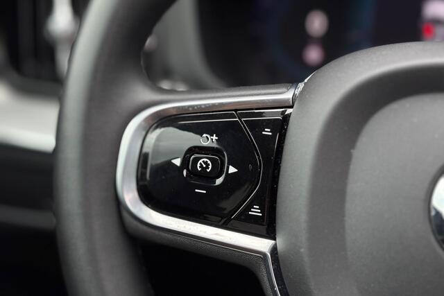 Volvo XC60 2.0 T6 Plug-in Hybrid AWD Plus Dark - Pano - H&K - 360° Camera - ACC - BLIS - RIjklaar
