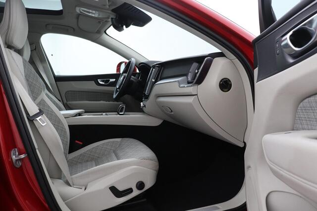 Volvo XC60 T6 Plug-in hybrid Bright | ACC | 21 Inch | Panoramadak | Camera | Keyless | Getint Glas