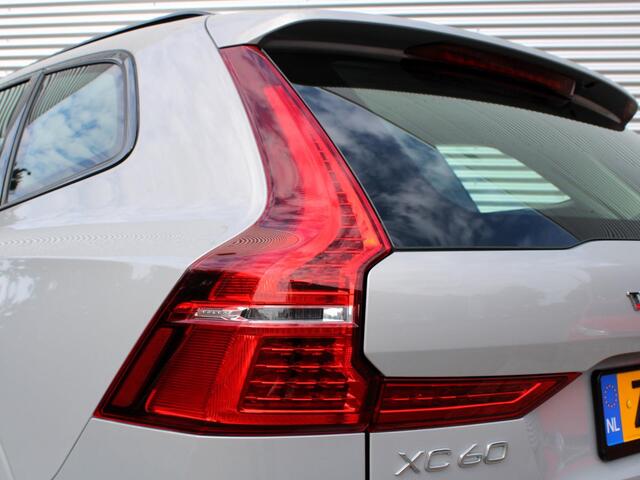 Volvo XC60 2.0 T6 Plug-in hybrid AWD Plus Dark / Trekhaak / Adaptive Cruise / Panoramadak / Leder / Elektrische Stoelen / Verwarmbare voor- en achterstoelen + Stuur / BLIS / Keyless /