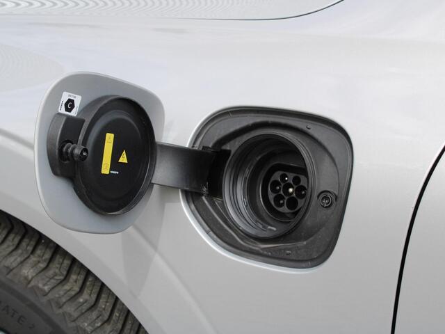 Volvo XC60 2.0 T6 Plug-in hybrid AWD Plus Dark / Trekhaak / Adaptive Cruise / Panoramadak / Leder / Elektrische Stoelen / Verwarmbare voor- en achterstoelen + Stuur / BLIS / Keyless /