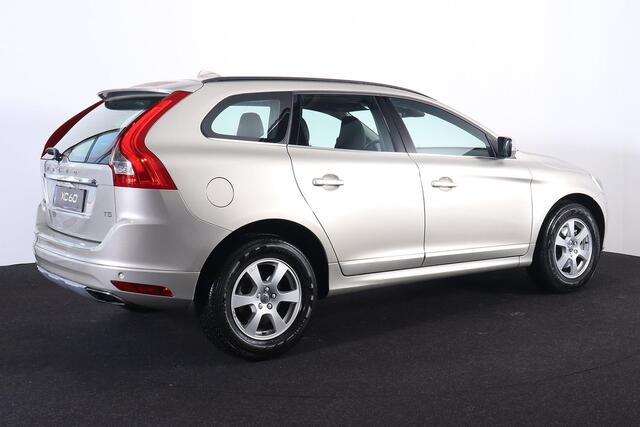 Volvo XC60 T5 Polar - Sensus navigatie - Dual Xenon koplampen - Parkeerverwarming met timer - Climate control - Parkeersensoren achter - Verwarmbare voorstoelen - Elektrisch bedienbare achterklep - Volvo on Call - Noodreservewiel - 17" lmv